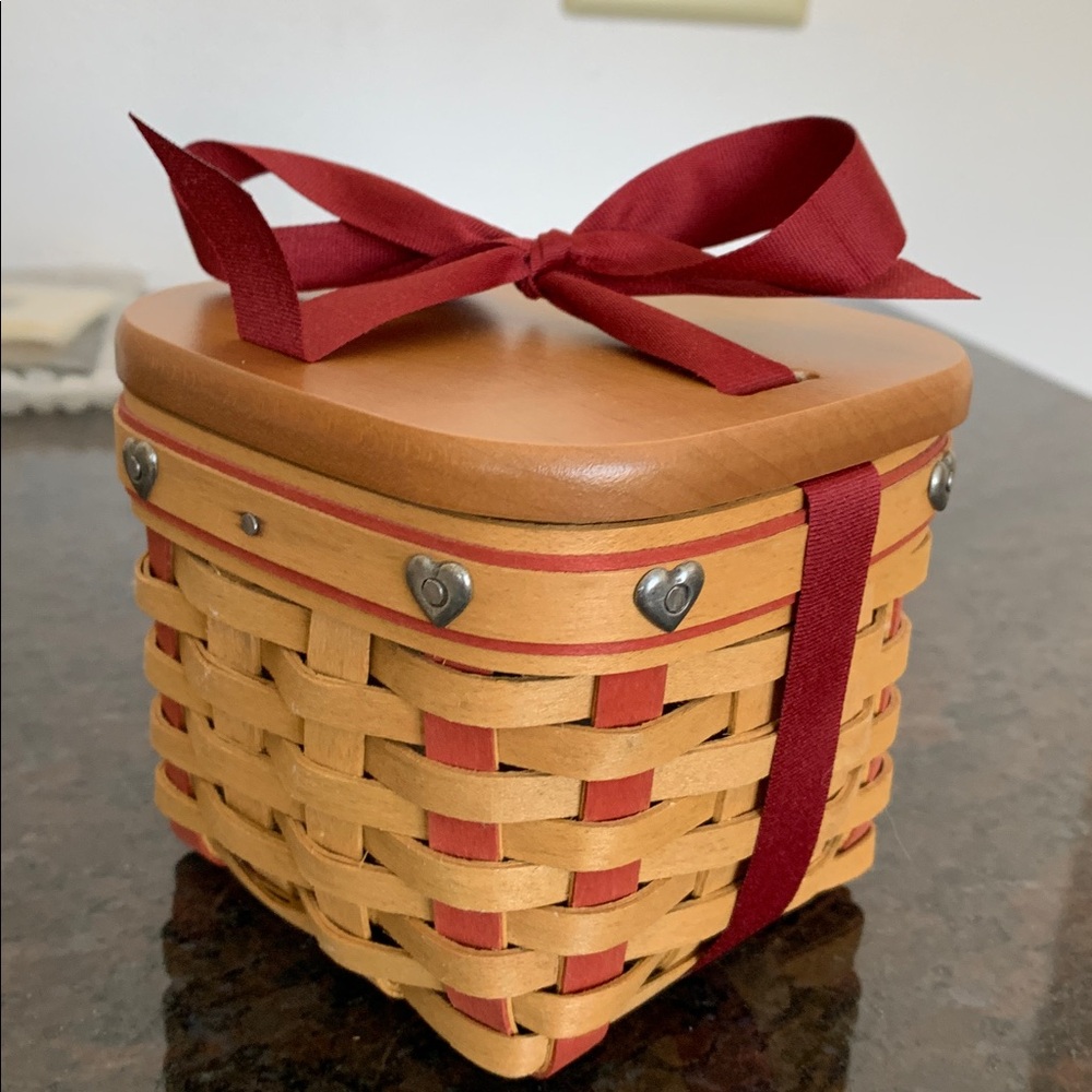 Longaberger 2002 Small Sweetest Gift Sweetheart Basket